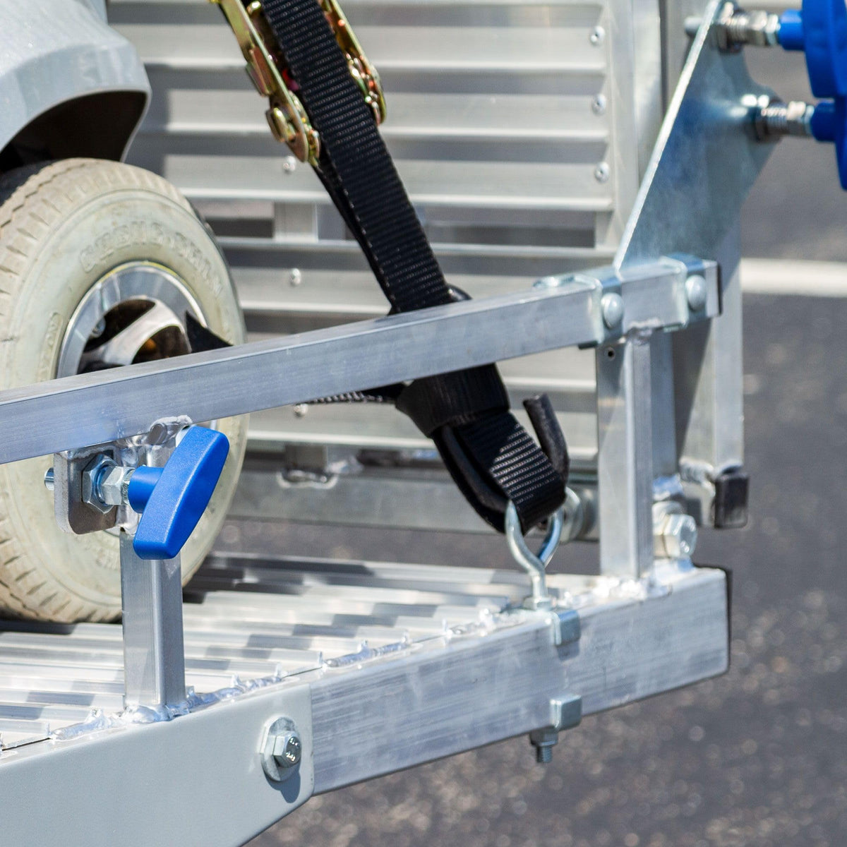 Scooter Wheelchair Hitch Carrier with Ramp, 500 lb Capacity K478